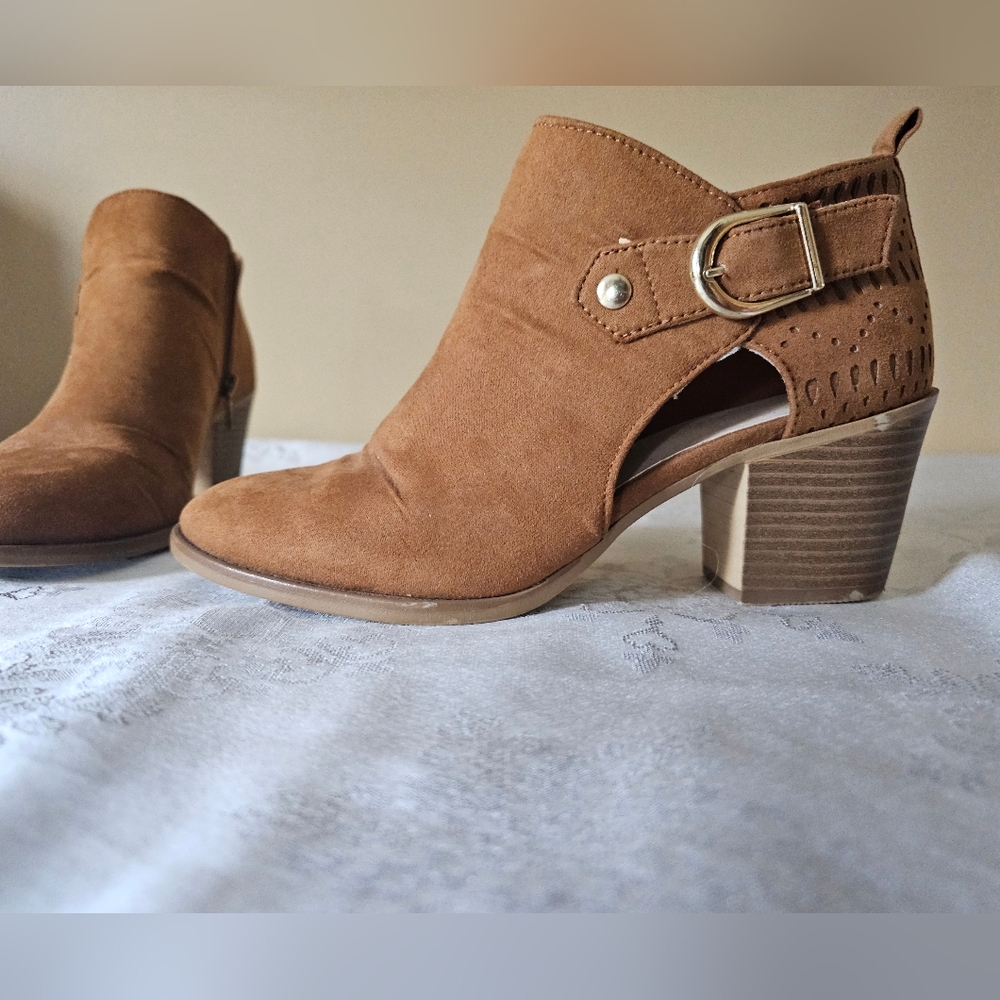Tan Ankle Booties Vegan Suede SZ 7 - Picture 6 of 11